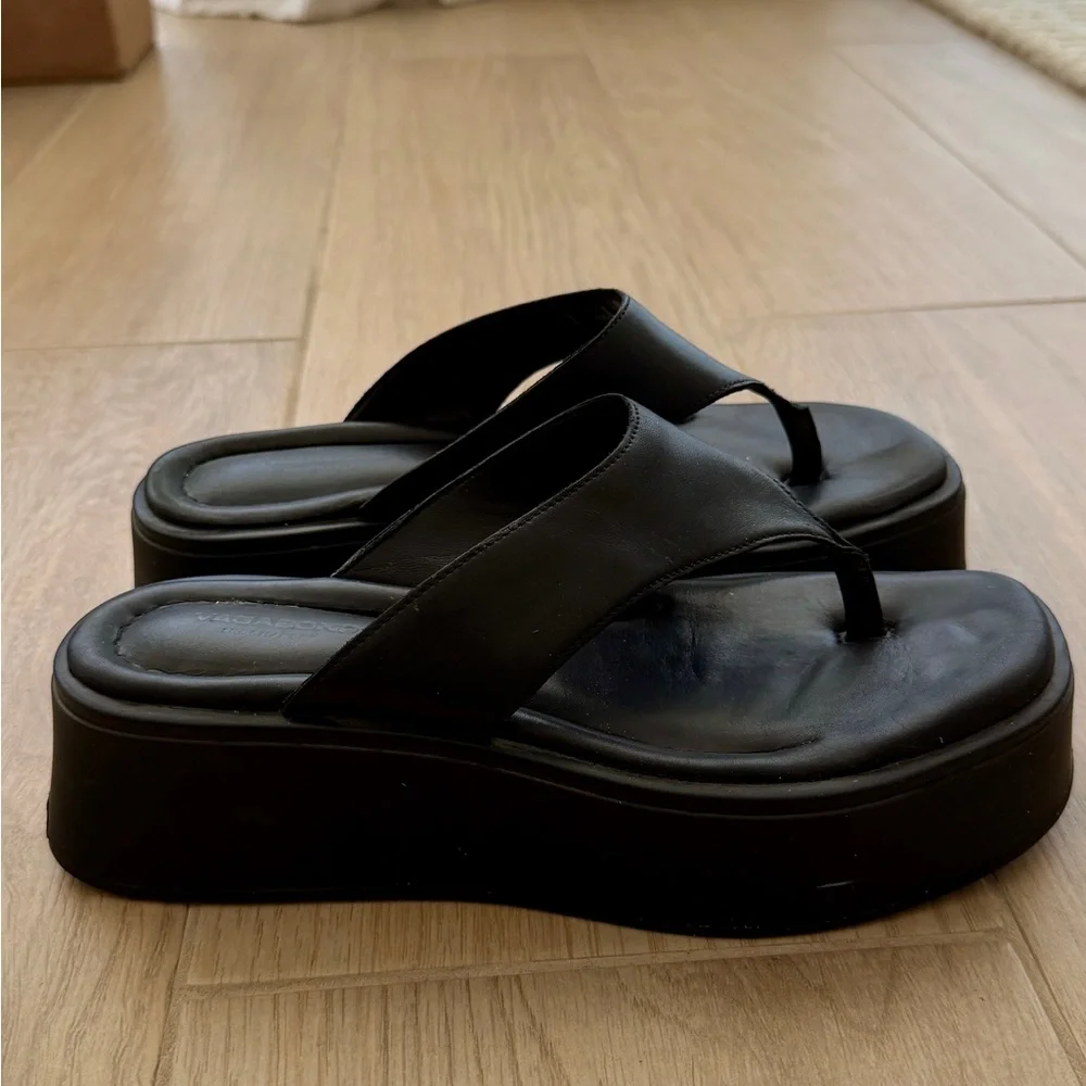 Vagabond Black Platform Thong Sandals